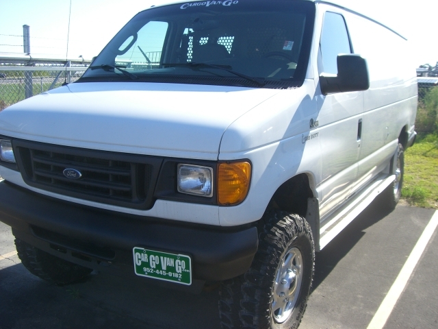 2006 Ford E-350 4x4 Extended Cargo Van