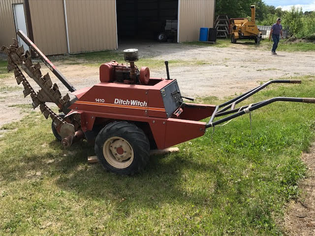 lot 5 image: 1410 Ditch Witch Self - Propelled