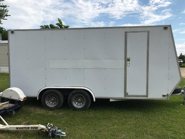lot 6 image: 1993 17 FT Enclosed Trailer