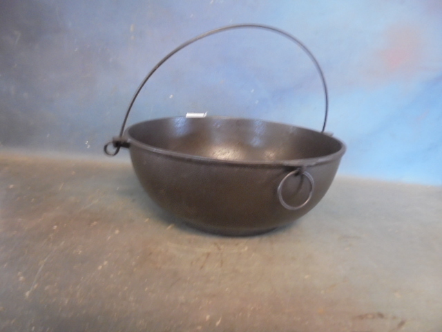 lot 1 image: Cast Iron Scotch Bowl