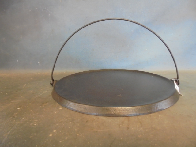 lot 3 image: Griswold Round Cast Iron Griddle