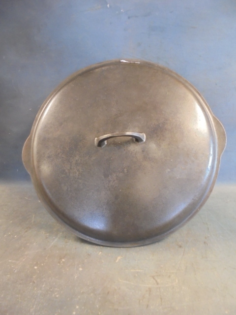 lot 4 image: Griswold Cast Iron Lid