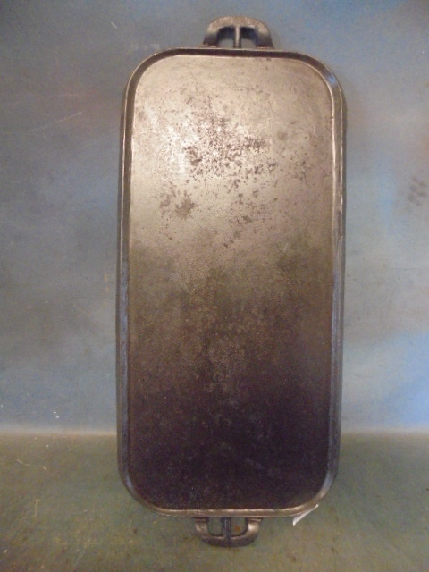 lot 16 image: Griswold Cast Iron Griddle