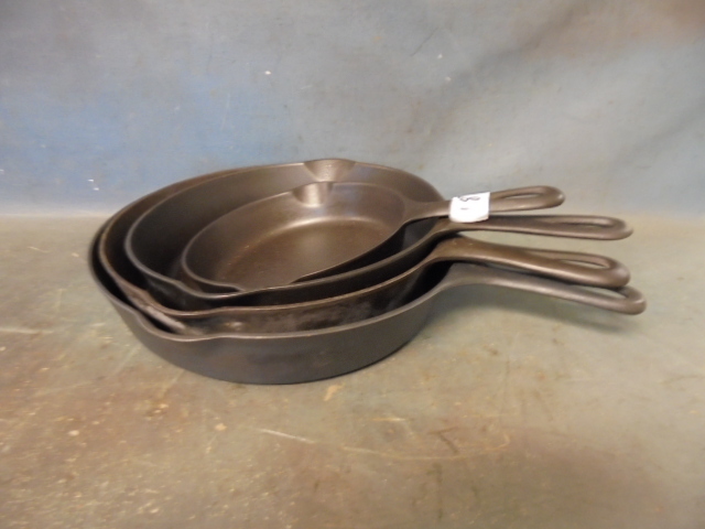 lot 18 image: Griswold Cast Iron Skillets