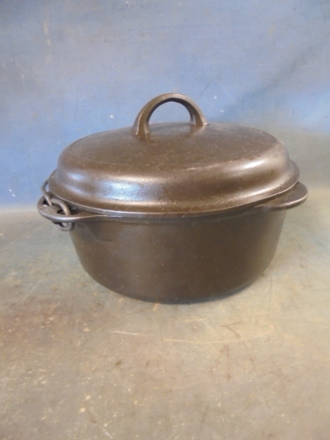 lot 25 image: Griswold Cast Iron Dutch Oven with Lid