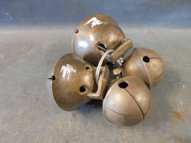 lot 29 image: Sleigh Bells