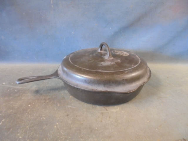 lot 32 image: Griswold Cast Iron Skillet and Lid