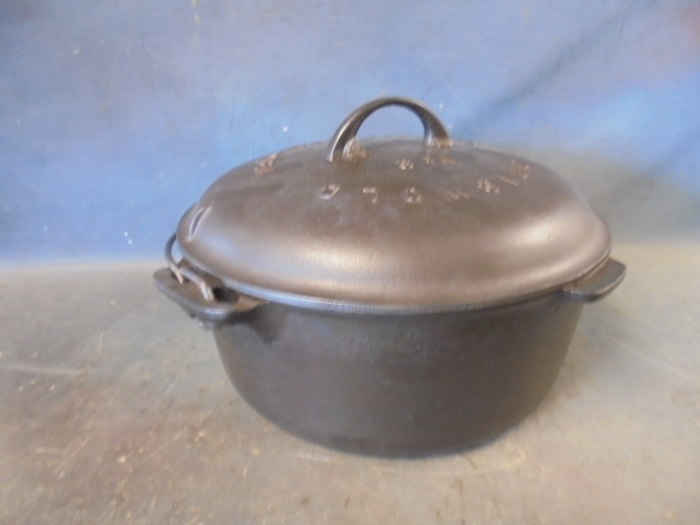 lot 37 image: Griswold Dutch Oven with Lid