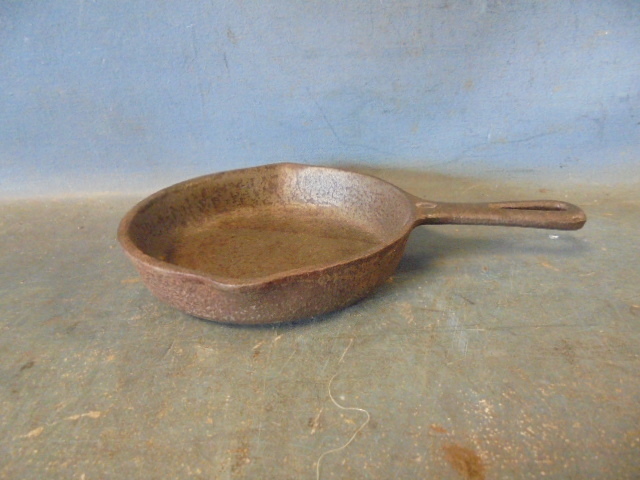 lot 38 image: Cast Iron Egg Skillet