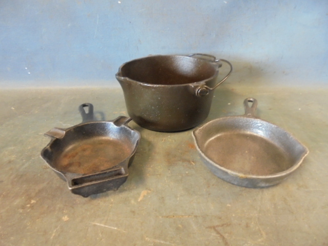 lot 46 image: Griswold Deep Patty Bowl, Egg Skillet and Ashtray