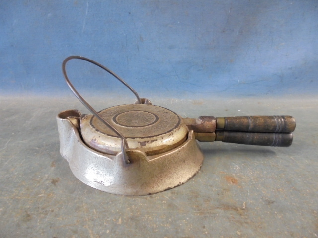 lot 48 image: Wagner Mini Waffle Iron with Rest