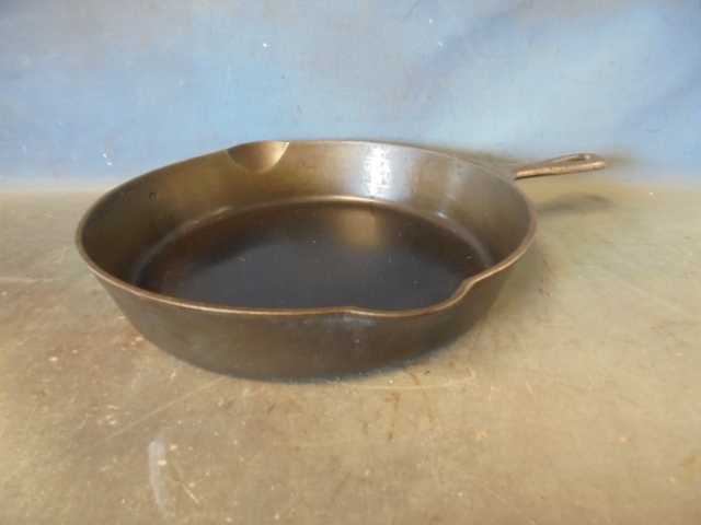 lot 55 image: Griswold Cast Iron Skillet