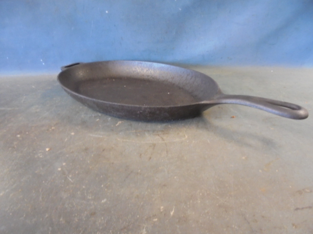 lot 71 image: Griswold Oval Skillet