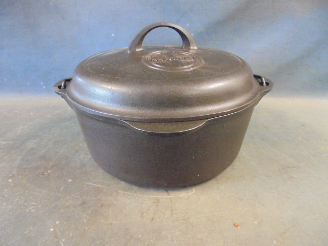 lot 74 image: Griswold Dutch Oven and Trivet