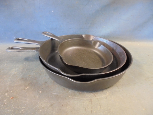 lot 75 image: Griswold Skillets