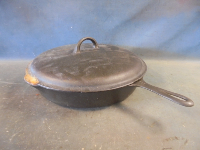 lot 76 image: Griswold Skillet with Lid