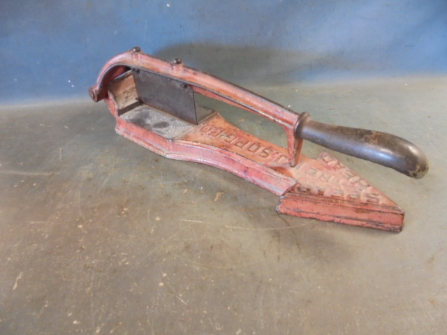 lot 80 image: Spear Head Plug Tobacco Cutter