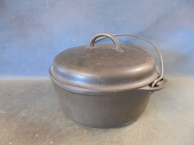 lot 82 image: Griswold Cast Iron Dutch Oven with Lid