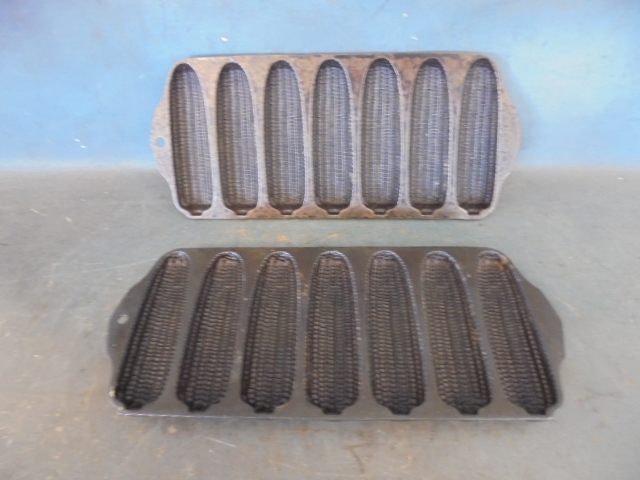 lot 87 image: Griswold Cast Iron Cornbread Pans
