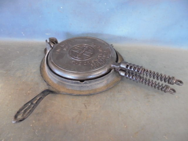 lot 96 image: Griswold Cast Iron Waffle Iron