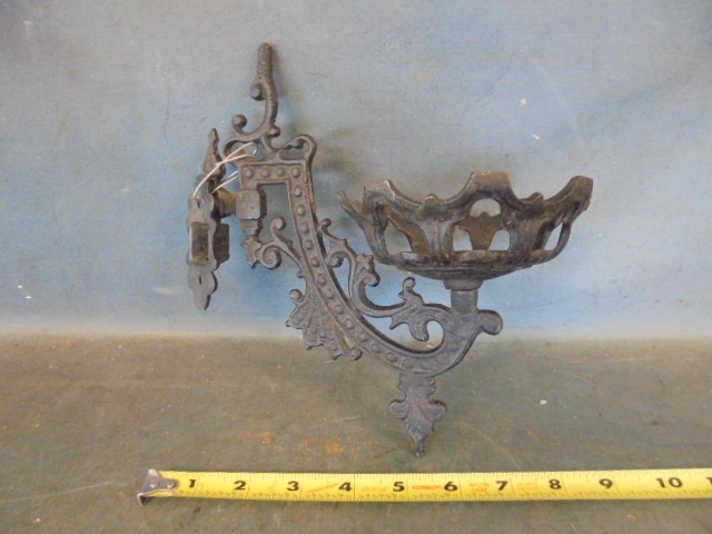 lot 107 image: Antique Cast Iron Wall Sconce