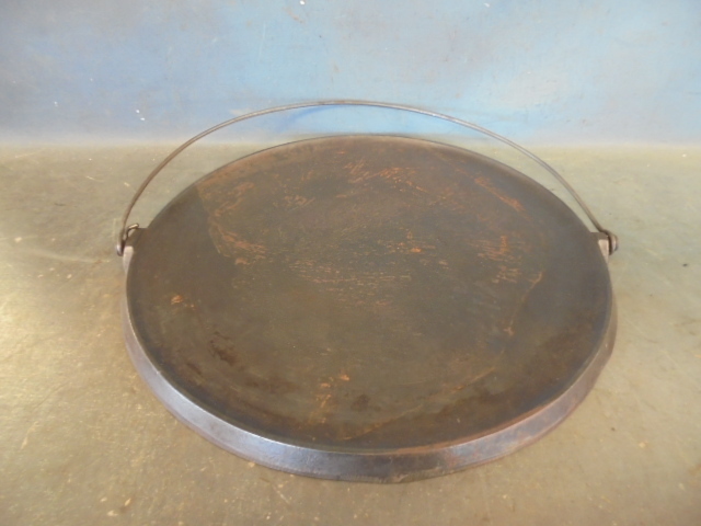 lot 109 image: Griswold Cast Iron Griddle