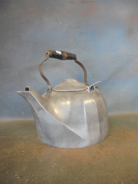 lot 114 image: Wagnerware Tea Kettle