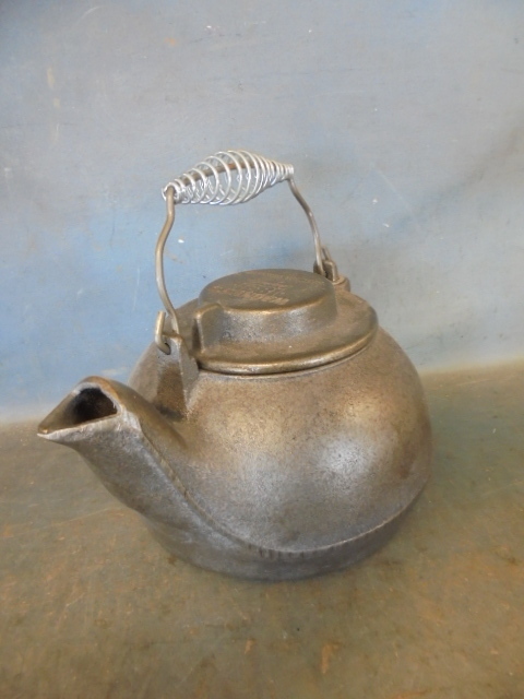 lot 124 image: Wangnerware Tea Kettle