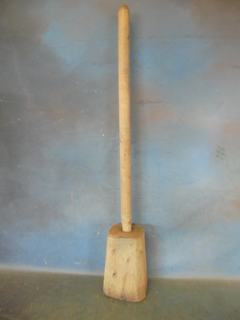 lot 129 image: Vintage Wood Pounding Tool