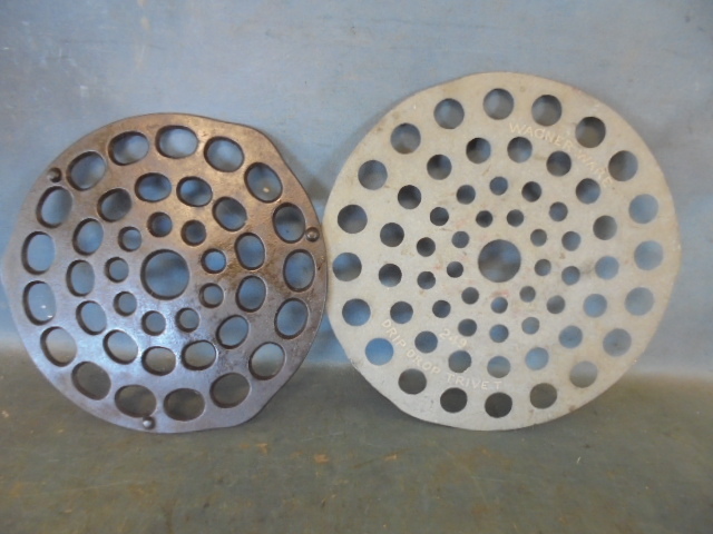 lot 133 image: Trivets