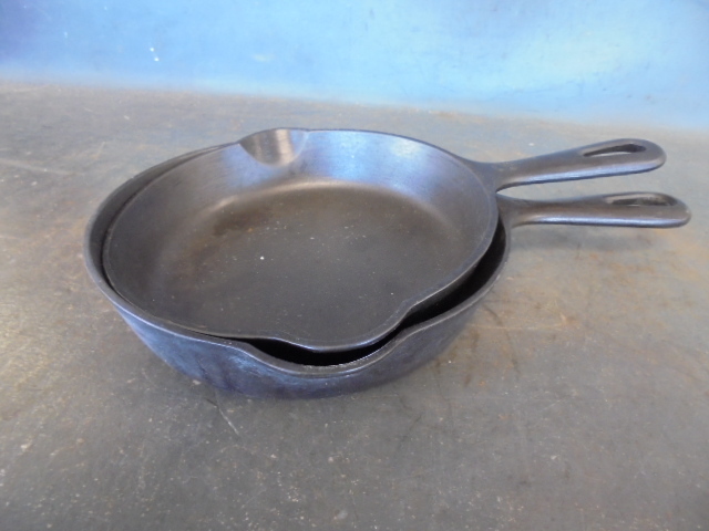 lot 134 image: Griswold Cast Iron Skillets