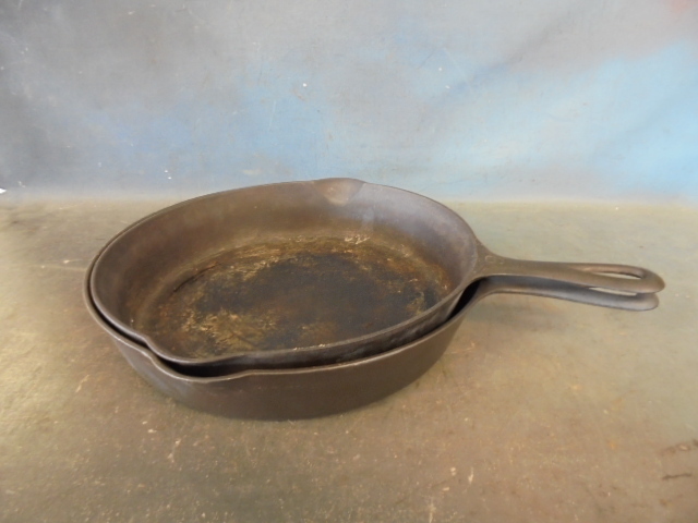 lot 146 image: Griswold Skillets