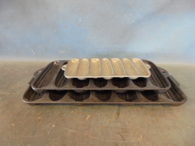 lot 148 image: Cornbread Pans