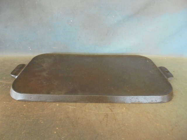 lot 149 image: Griswold Cast Iron Griddle