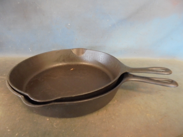 lot 152 image: Griswold Cast Iron Skillets