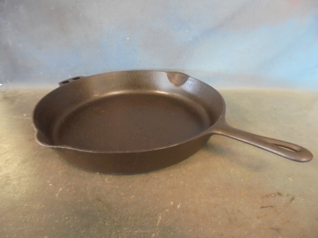 lot 154 image: Wagner Skillet