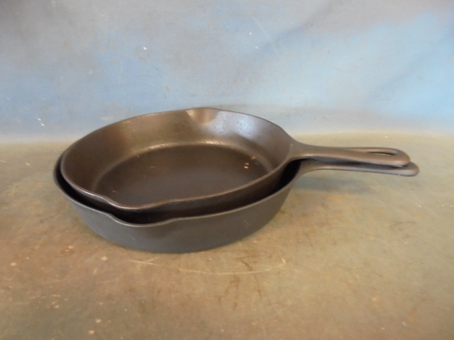 lot 158 image: Griswold Cast Iron Skillets