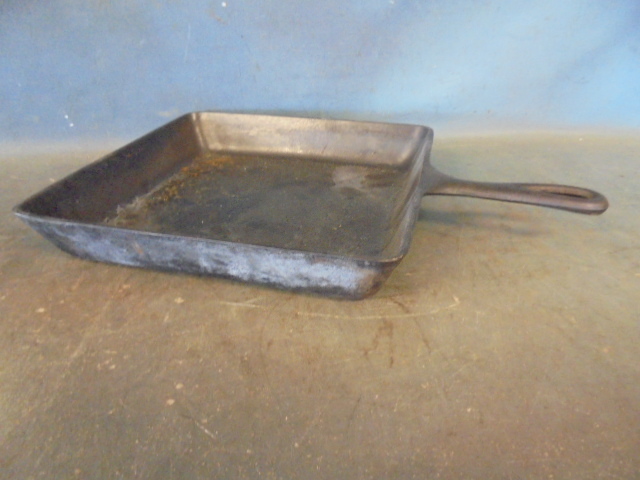 lot 160 image: Wagnerware Square Skillet