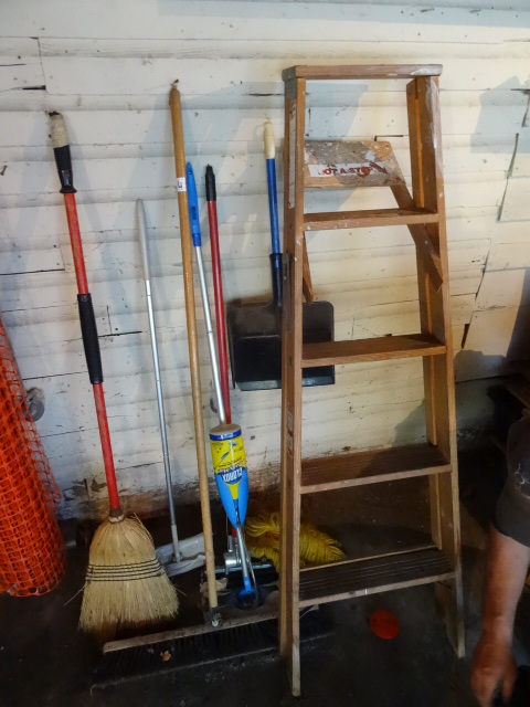 lot 4 image: 5 wood step ladder. Brooms. Cleani...