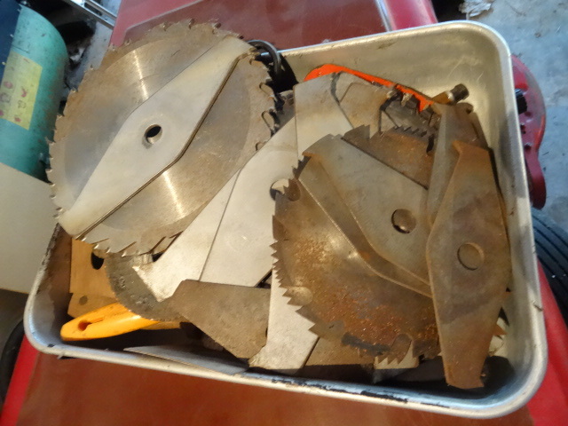 lot 8 image: Misc saw  dato blades. Misc hardwa...