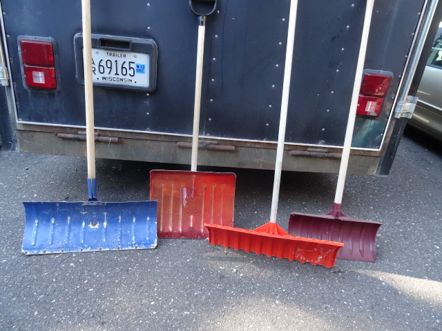 lot 11 image: 4 snow shovels...