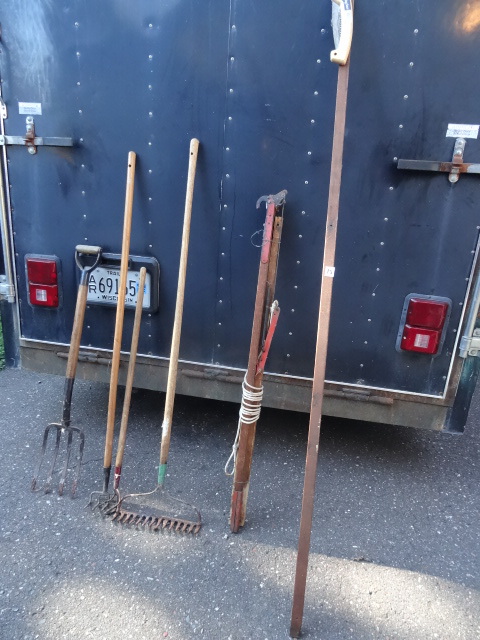lot 13 image: Lawn and garden tools. Tree pole tr...