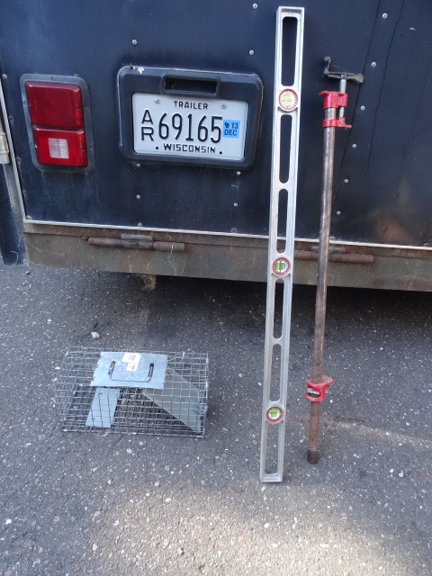 lot 18 image: Level. Bar clamp. Small live trap...