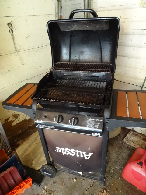 lot 29 image: Aussie propane grill. 20 x 14 cook ...