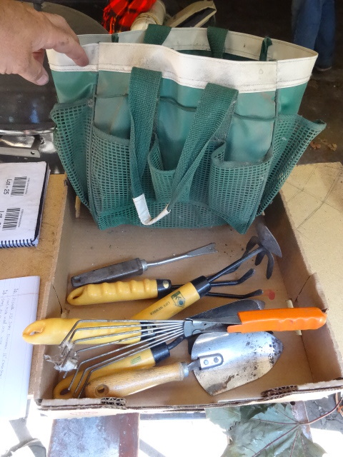 lot 31 image: Misc gardening tools with carrying ...