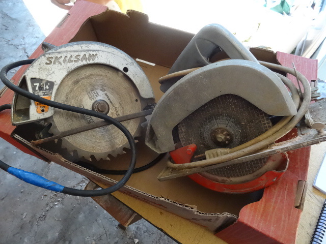 lot 35 image: 7 14 Black and Decker skilsaw. 7 1...