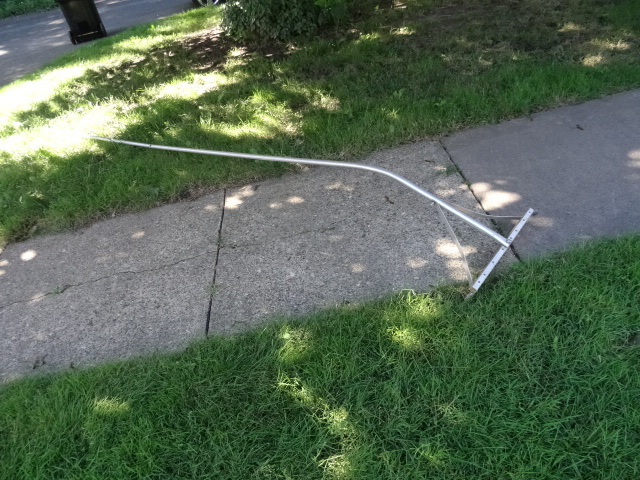 lot 44 image: Aluminum snow roof rake. 176 long...