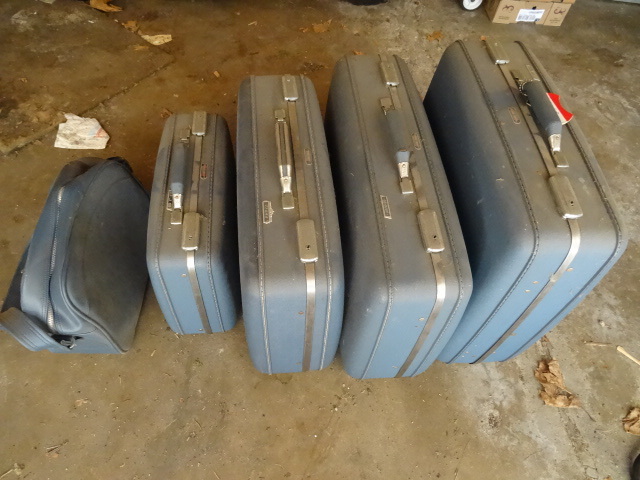 lot 45 image: 5 piece American tourister luggage ...