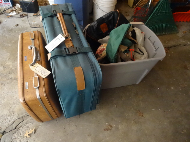 lot 46 image: 2 suit cases. Misc carrying bag...
