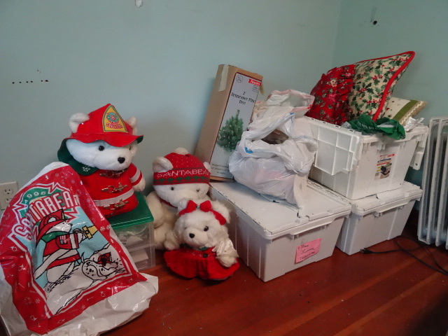 lot 60 image: Santa and Miss bears. Misc Christma...
